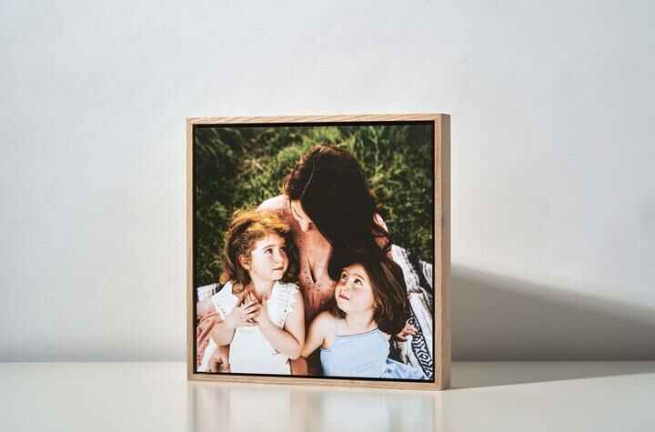 Square Floating Photo wall design Magnet-Me